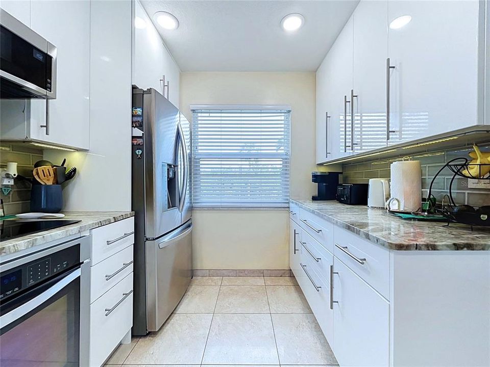 На продажу: $349,900 (2 спален, 2 ванн, 1065 Квадратных фут)