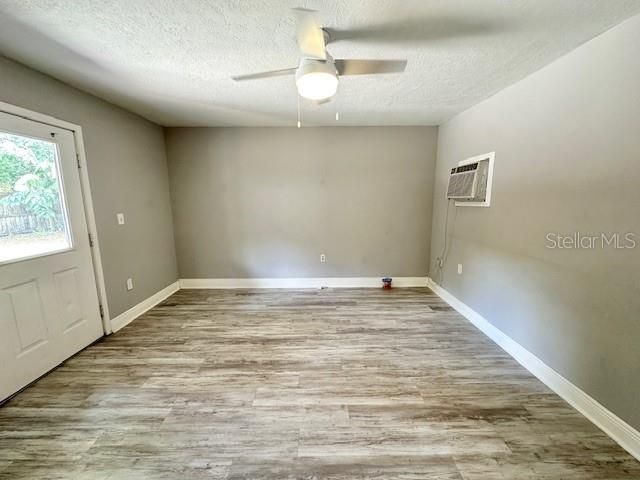 For Rent: $1,395 (1 beds, 1 baths, 400 Square Feet)