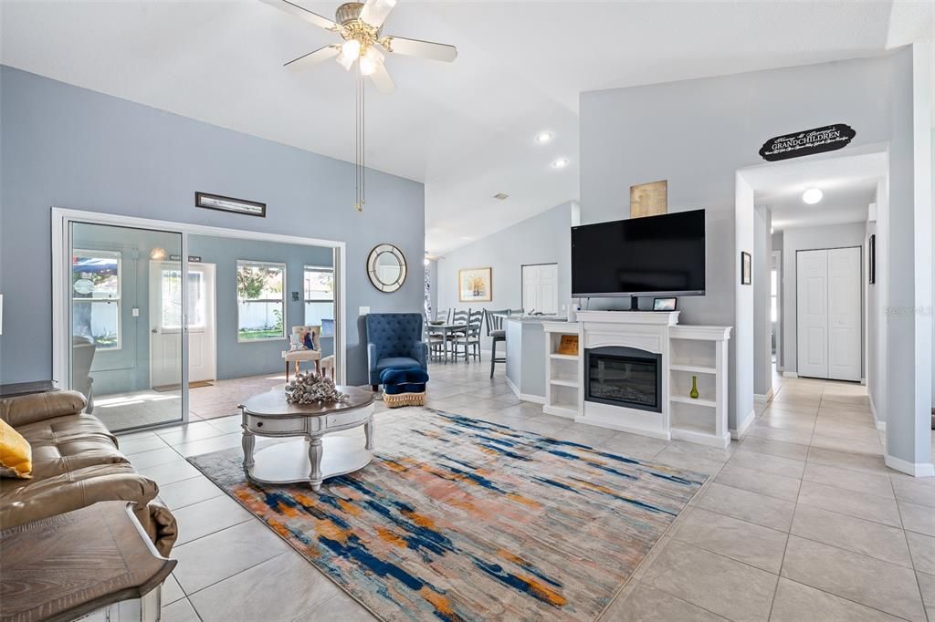 На продажу: $389,000 (3 спален, 2 ванн, 2118 Квадратных фут)