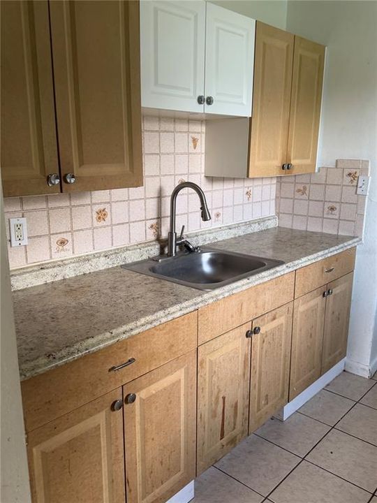 For Sale: $129,999 (2 beds, 2 baths, 962 Square Feet)