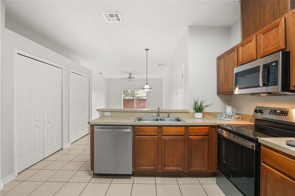 For Sale: $425,000 (3 beds, 2 baths, 1508 Square Feet)