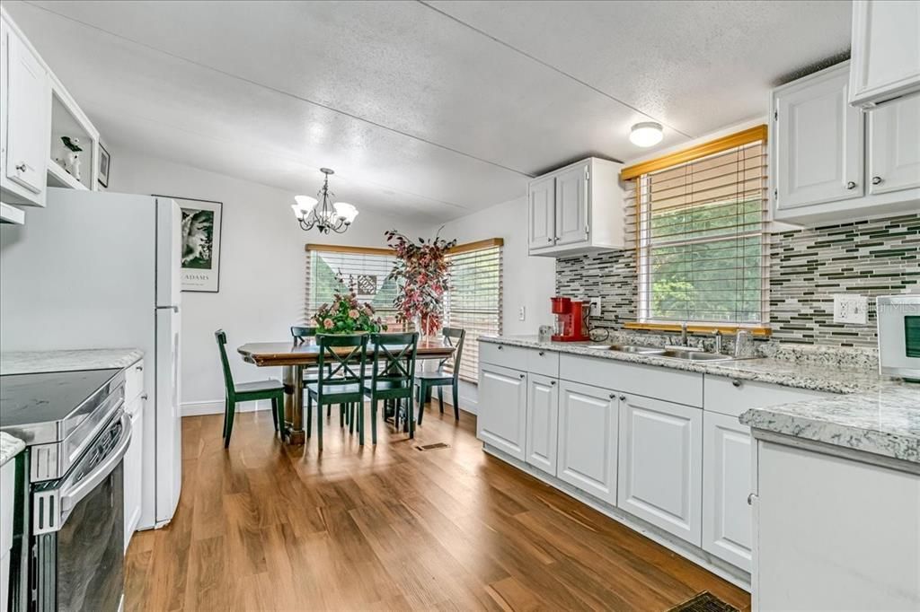 В аренду: $2,250 (3 спален, 2 ванн, 1008 Квадратных фут)