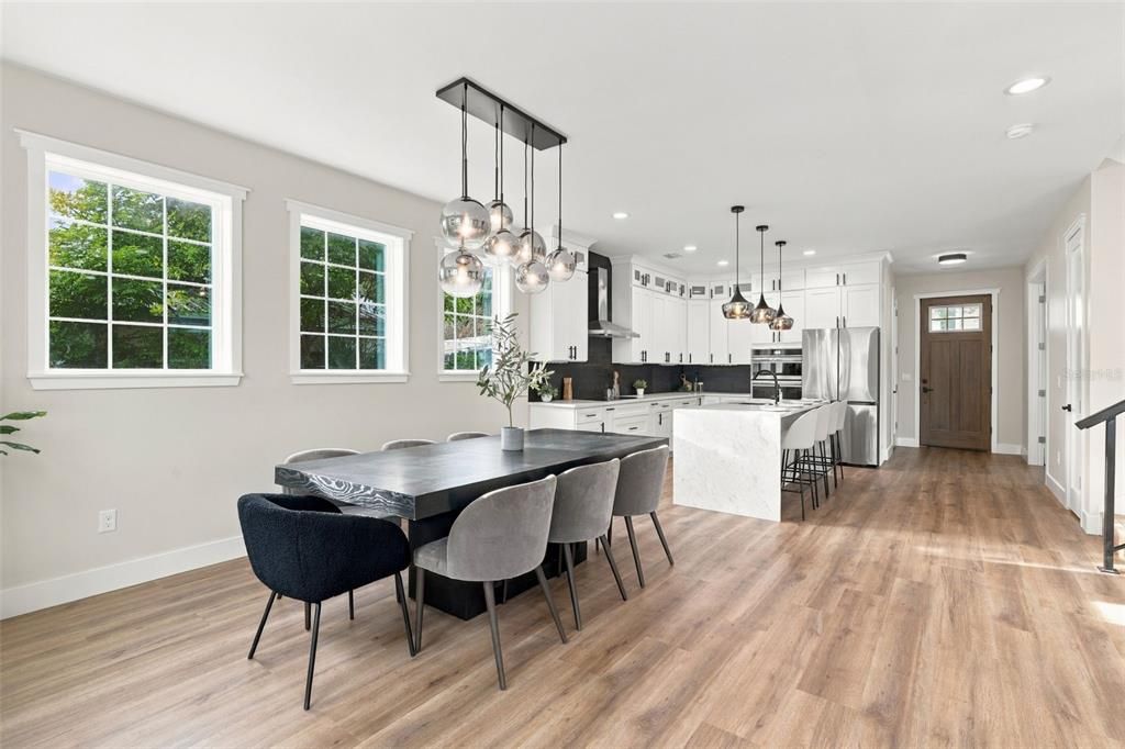 En Venta: $674,900 (4 camas, 3 baños, 2060 Pies cuadrados)