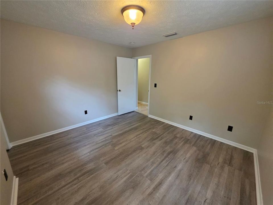 Active With Contract: $359,900 (3 beds, 2 baths, 1764 Square Feet)