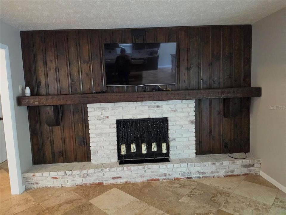 Active With Contract: $359,900 (3 beds, 2 baths, 1764 Square Feet)