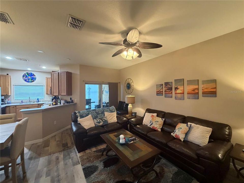 En Venta: $299,000 (3 camas, 2 baños, 1575 Pies cuadrados)