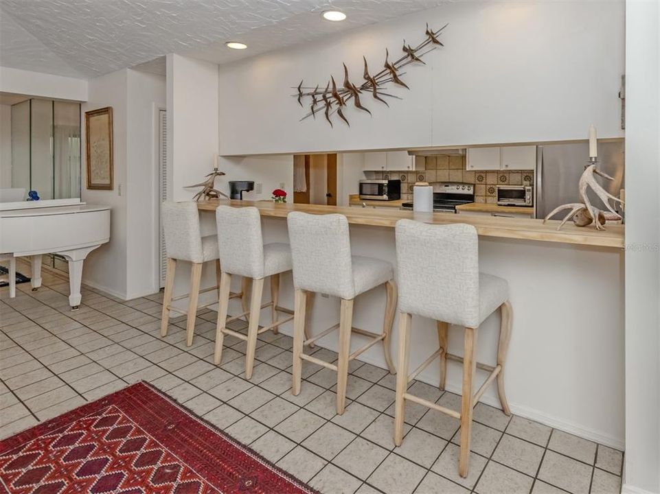 En Venta: $595,000 (4 camas, 3 baños, 2832 Pies cuadrados)