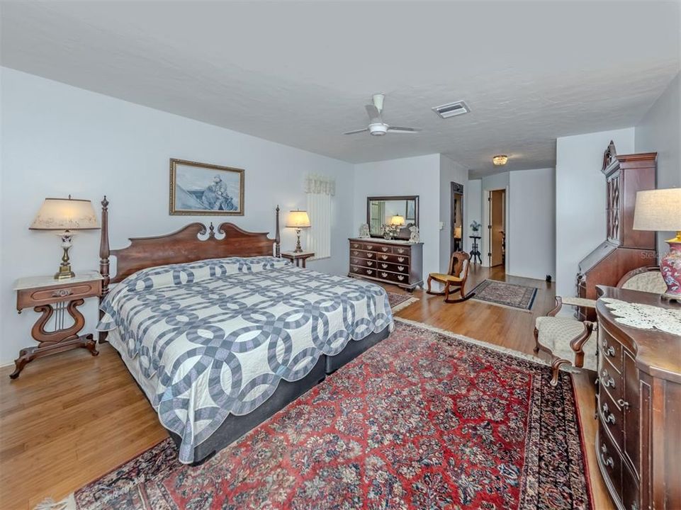 En Venta: $595,000 (4 camas, 3 baños, 2832 Pies cuadrados)
