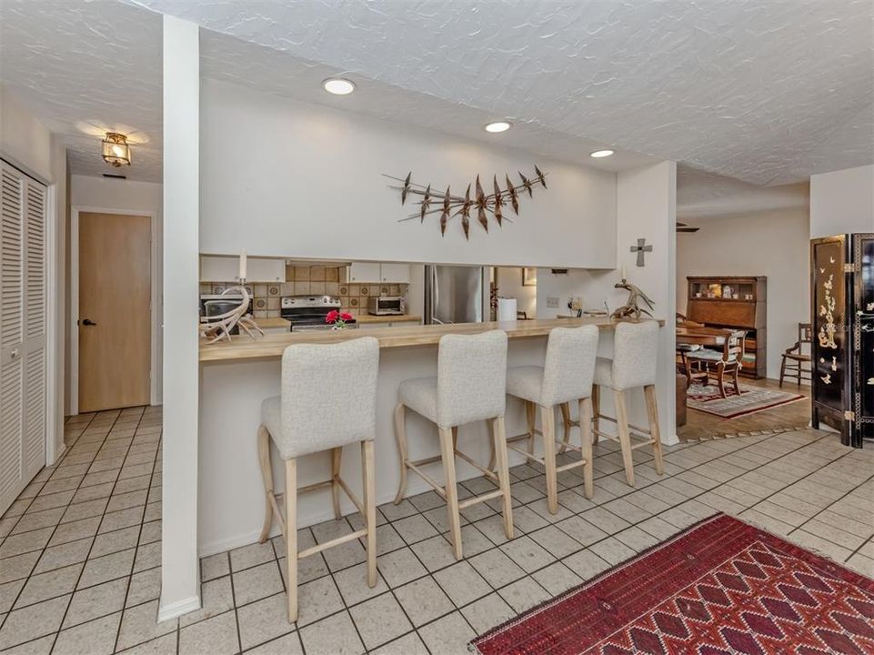 En Venta: $595,000 (4 camas, 3 baños, 2832 Pies cuadrados)