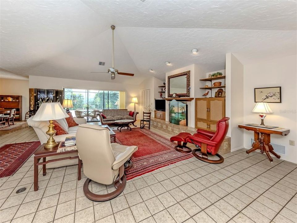 En Venta: $595,000 (4 camas, 3 baños, 2832 Pies cuadrados)