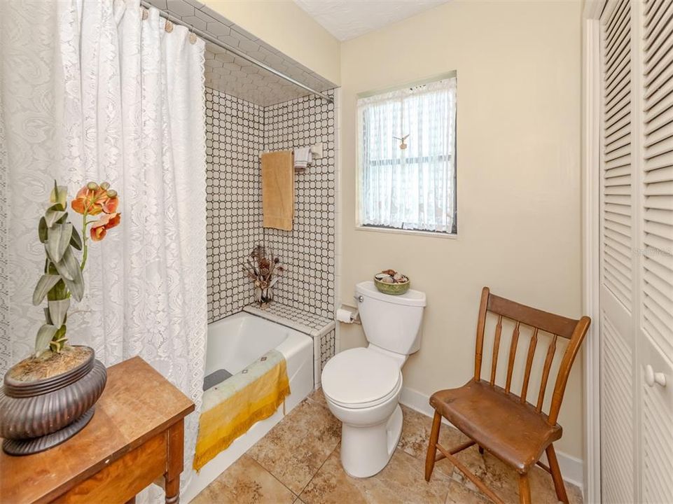 En Venta: $595,000 (4 camas, 3 baños, 2832 Pies cuadrados)