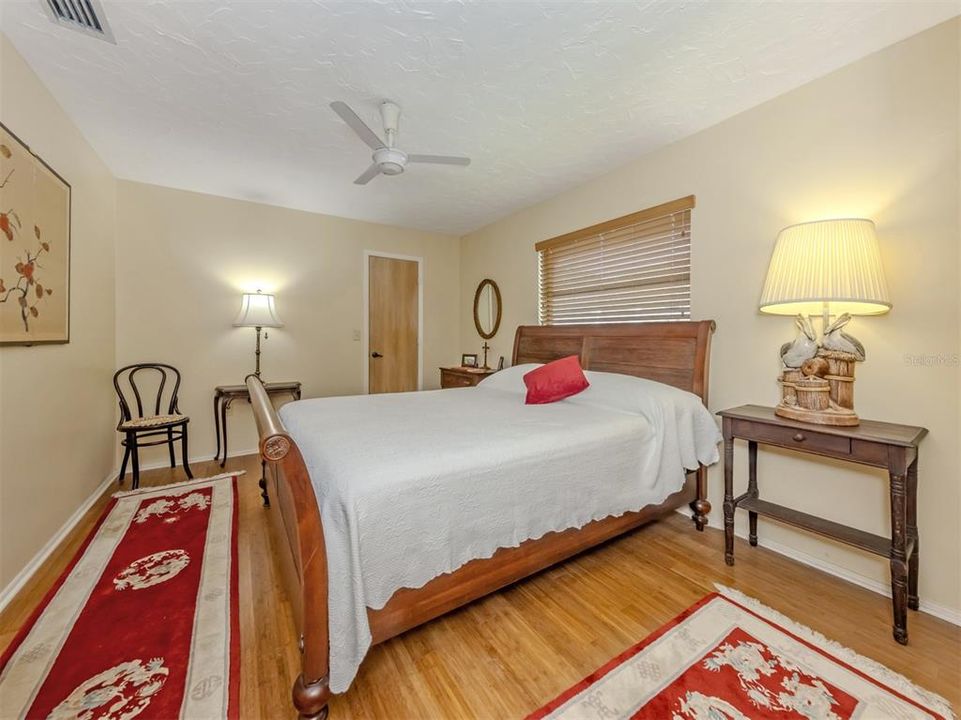 En Venta: $595,000 (4 camas, 3 baños, 2832 Pies cuadrados)
