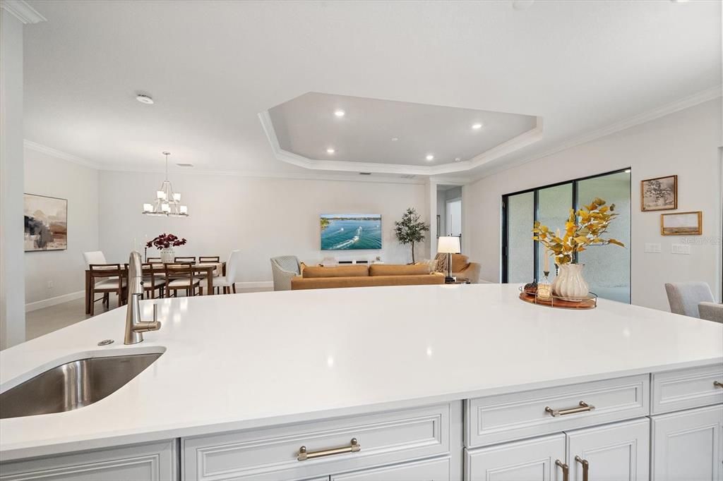 En Venta: $739,000 (3 camas, 3 baños, 2406 Pies cuadrados)