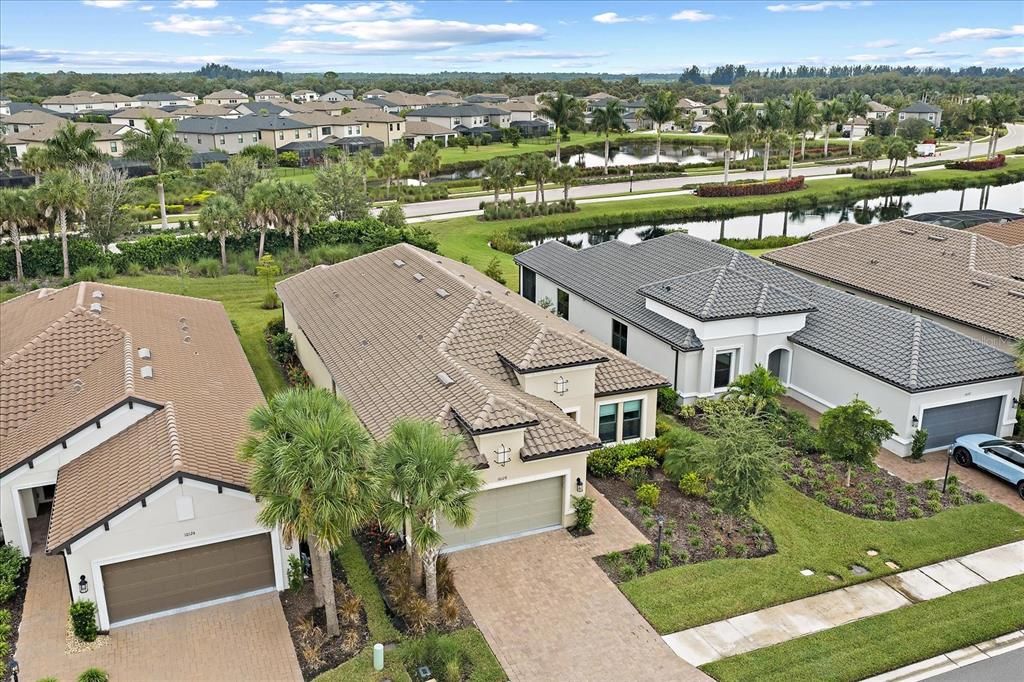 En Venta: $739,000 (3 camas, 3 baños, 2406 Pies cuadrados)