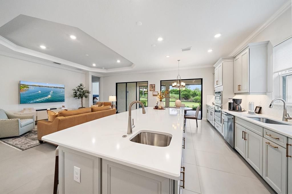 En Venta: $739,000 (3 camas, 3 baños, 2406 Pies cuadrados)