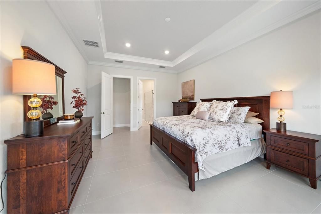 En Venta: $739,000 (3 camas, 3 baños, 2406 Pies cuadrados)