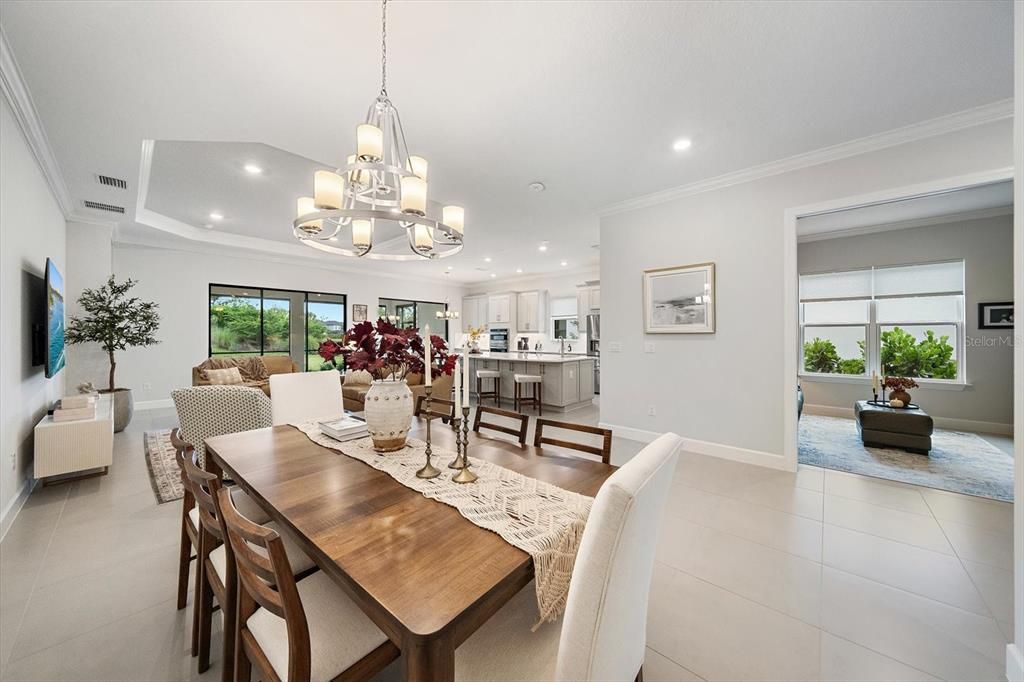 En Venta: $739,000 (3 camas, 3 baños, 2406 Pies cuadrados)