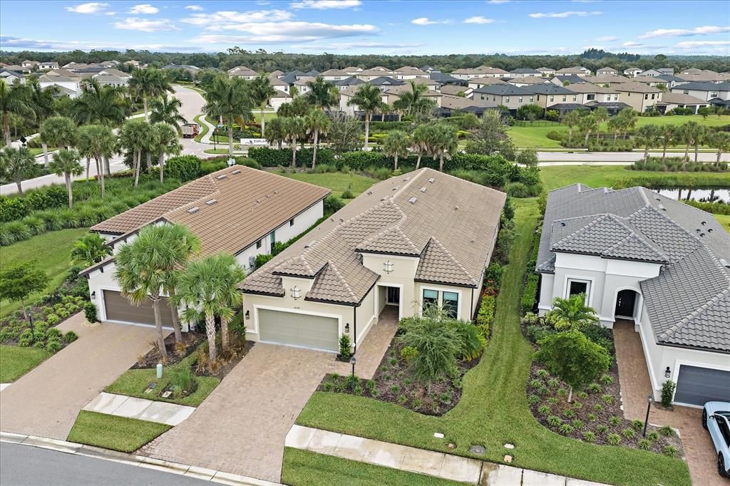 En Venta: $739,000 (3 camas, 3 baños, 2406 Pies cuadrados)