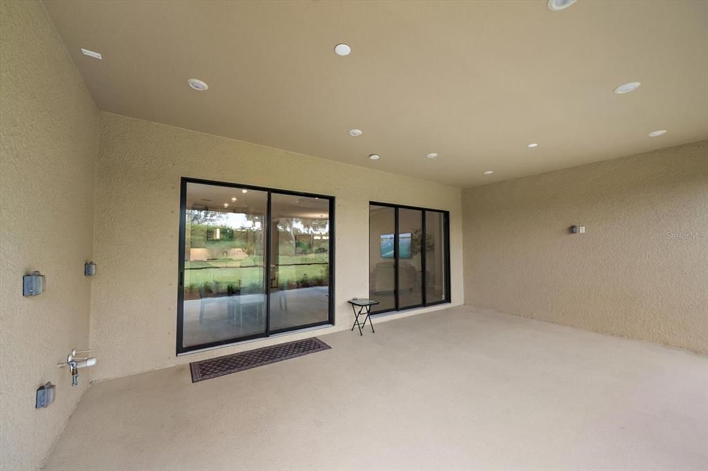 En Venta: $739,000 (3 camas, 3 baños, 2406 Pies cuadrados)