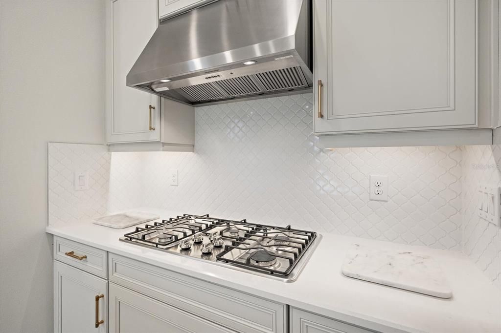 En Venta: $739,000 (3 camas, 3 baños, 2406 Pies cuadrados)