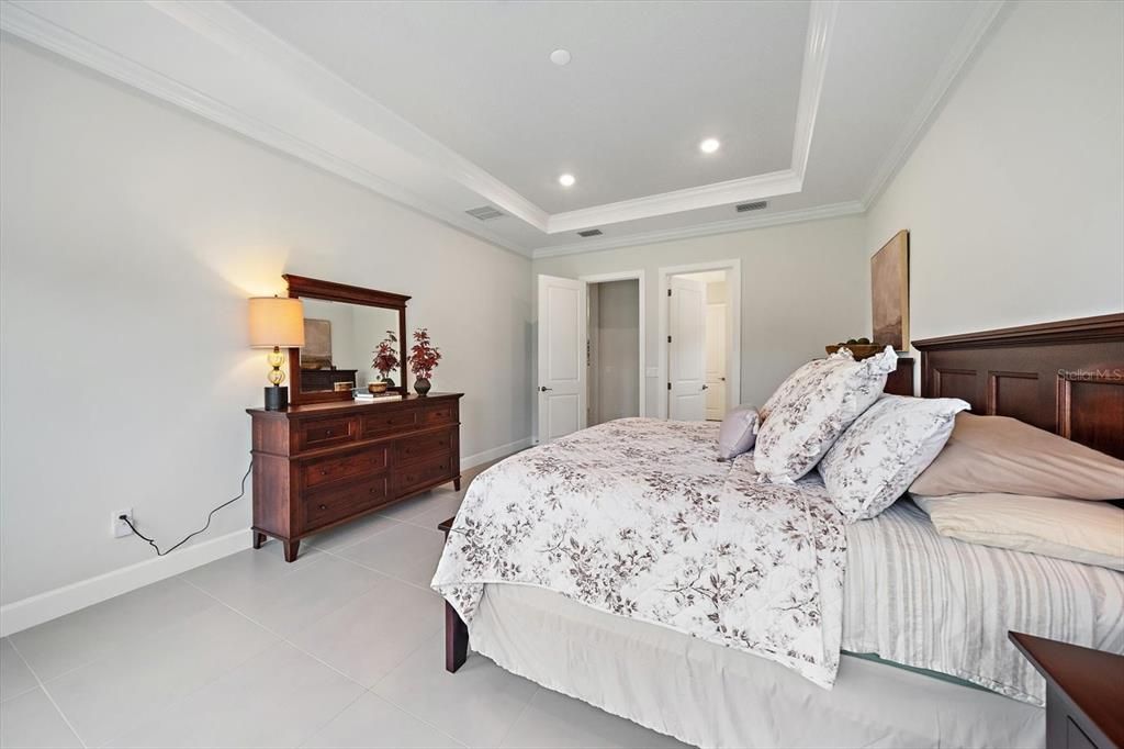 En Venta: $739,000 (3 camas, 3 baños, 2406 Pies cuadrados)
