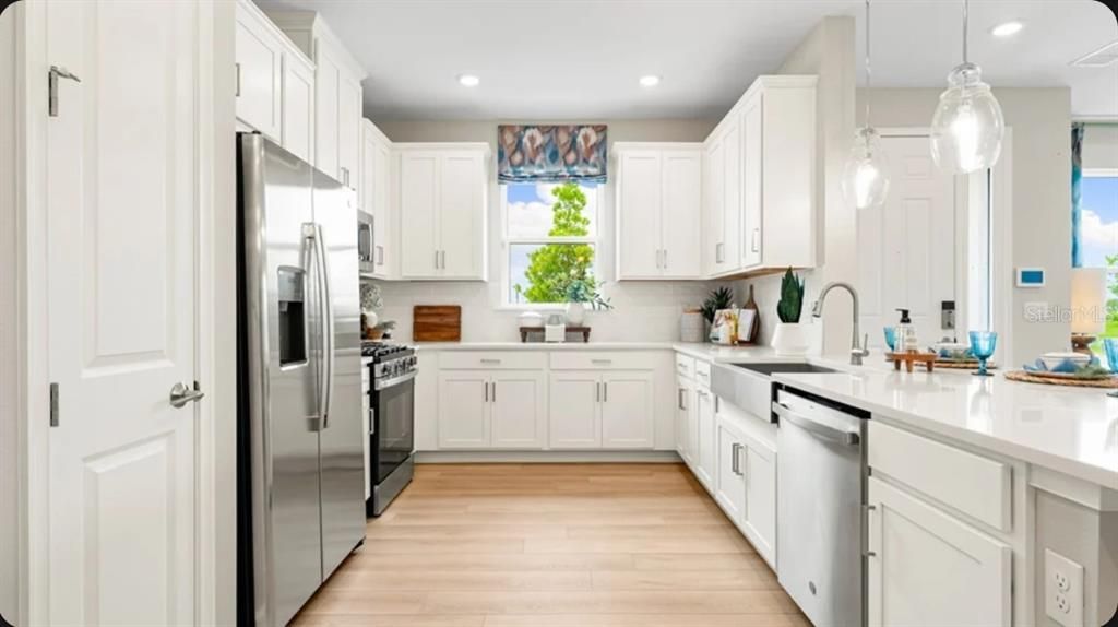For Sale: $449,483 (2 beds, 2 baths, 1533 Square Feet)