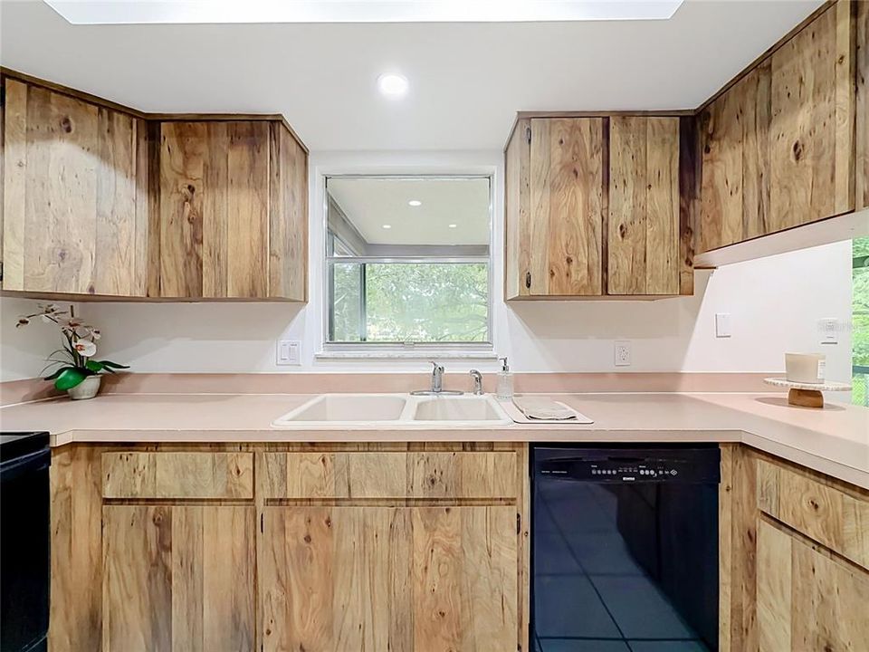 На продажу: $529,900 (3 спален, 2 ванн, 1675 Квадратных фут)