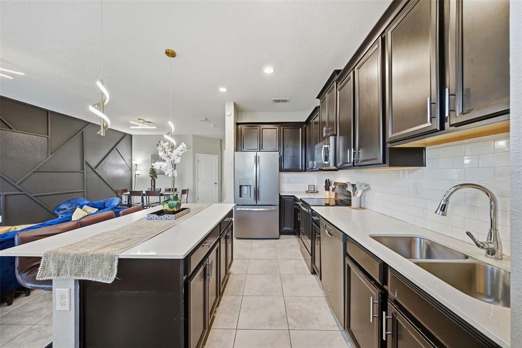 For Sale: $320,000 (3 beds, 2 baths, 1674 Square Feet)