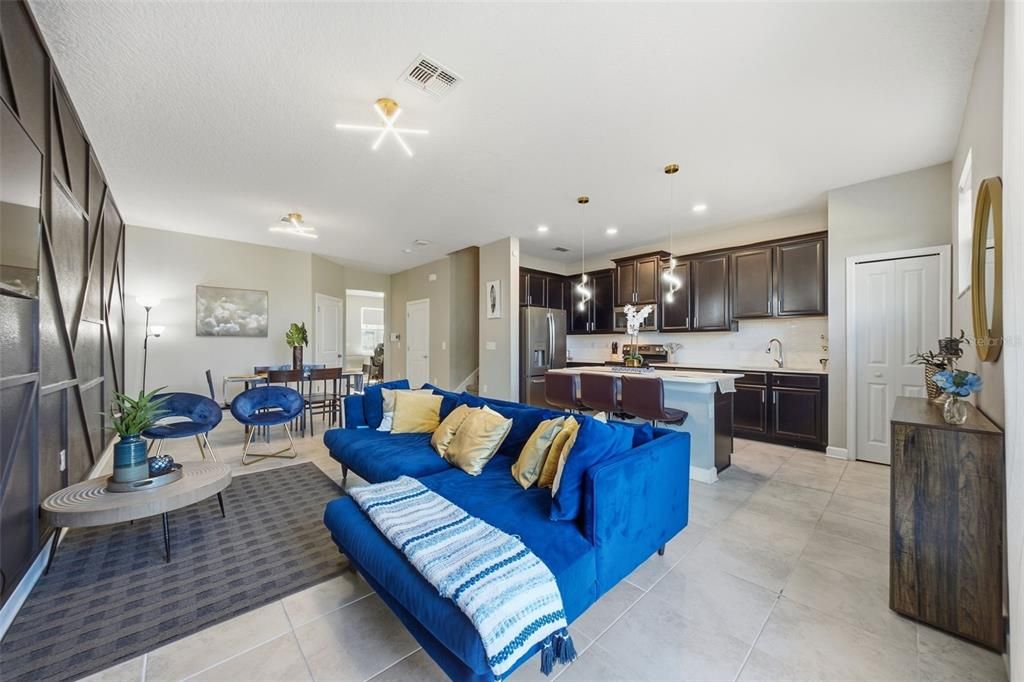 For Sale: $320,000 (3 beds, 2 baths, 1674 Square Feet)