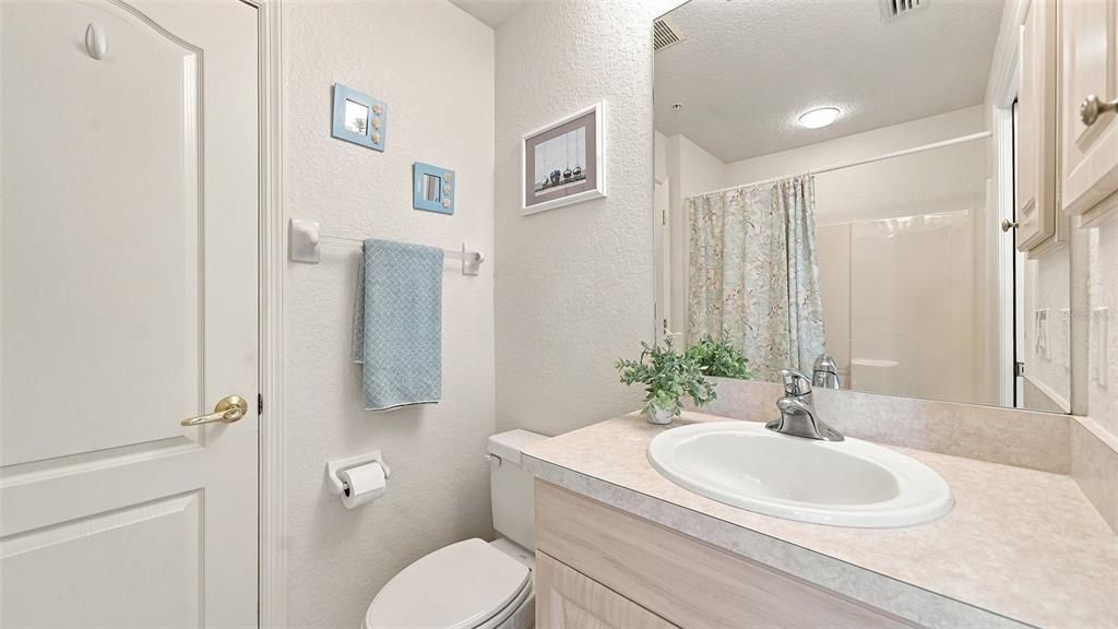 En Venta: $236,900 (3 camas, 2 baños, 1383 Pies cuadrados)