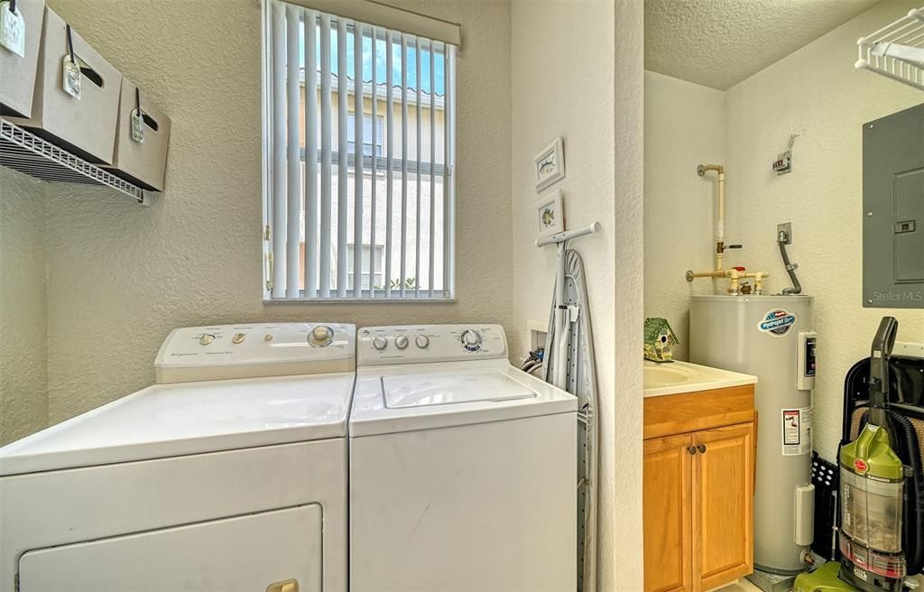 En Venta: $236,900 (3 camas, 2 baños, 1383 Pies cuadrados)