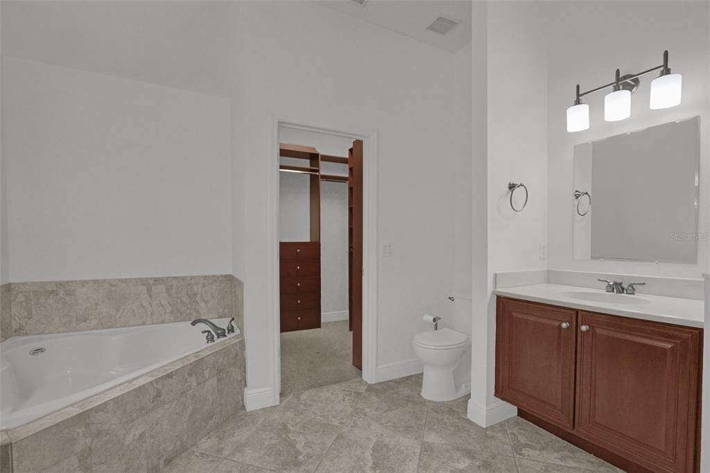 For Rent: $3,200 (4 beds, 3 baths, 2477 Square Feet)