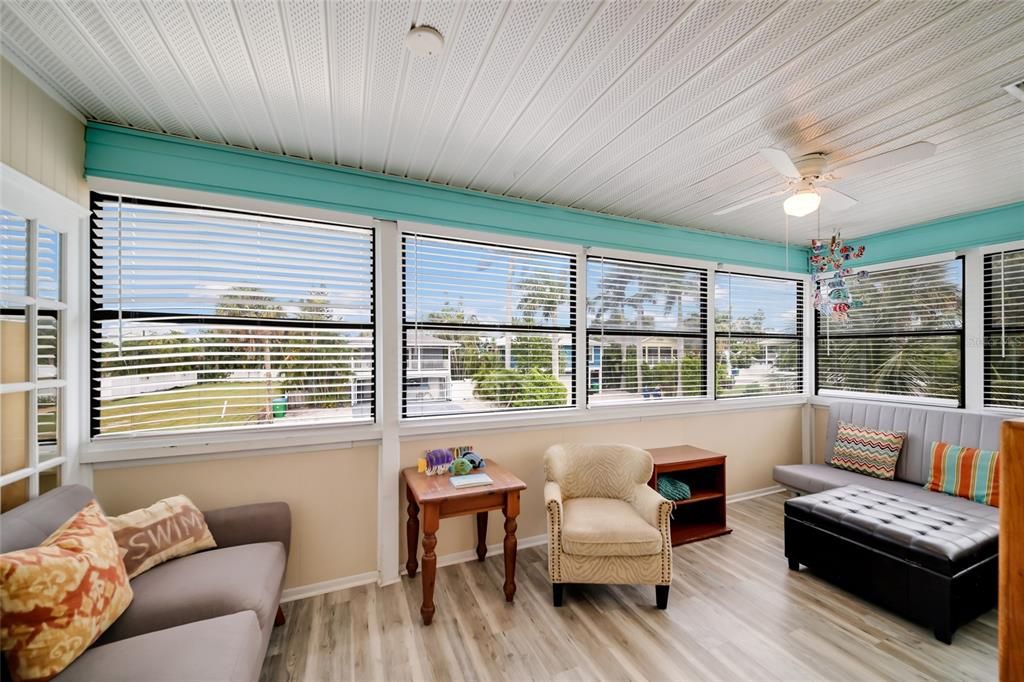 For Sale: $1,595,000 (3 beds, 2 baths, 1424 Square Feet)