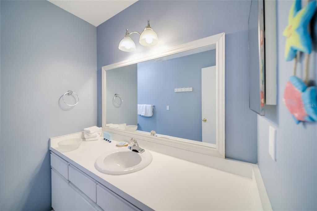 For Sale: $1,595,000 (3 beds, 2 baths, 1424 Square Feet)