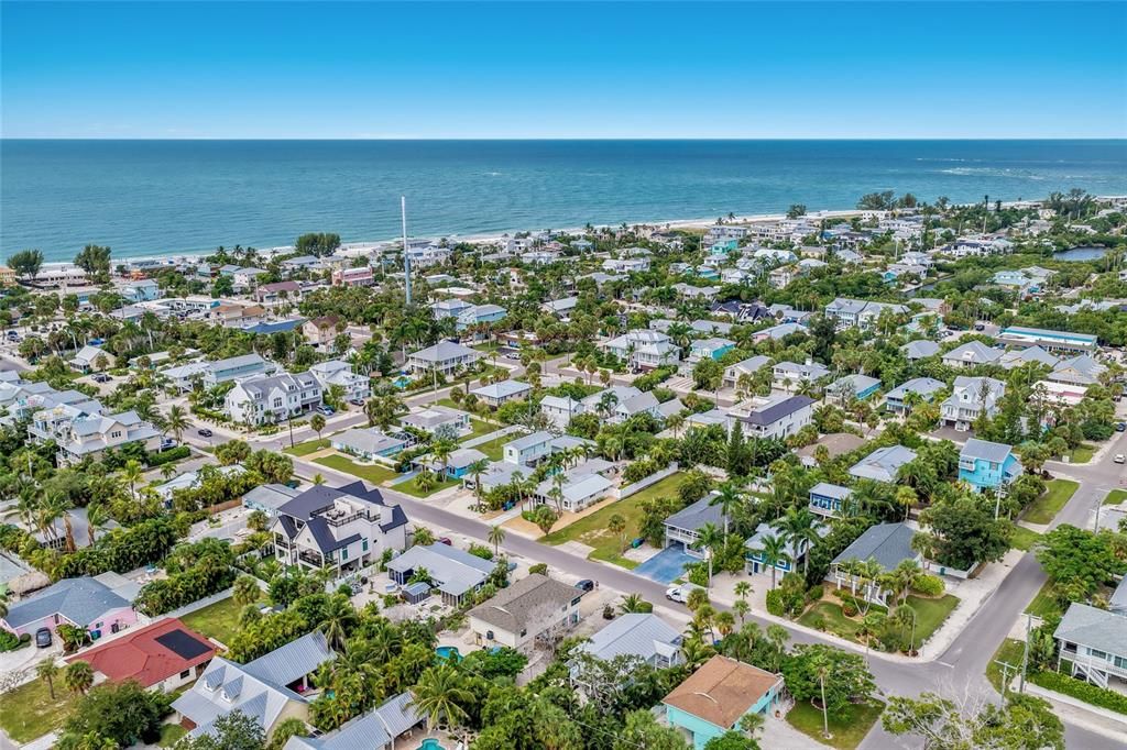 For Sale: $1,595,000 (3 beds, 2 baths, 1424 Square Feet)