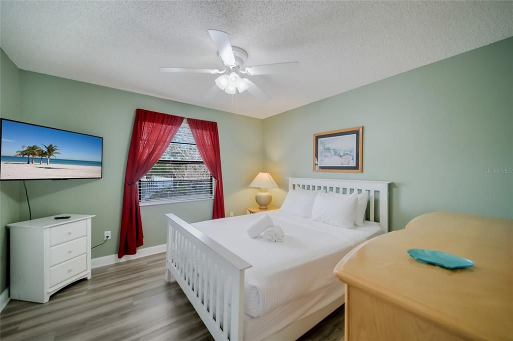 For Sale: $1,595,000 (3 beds, 2 baths, 1424 Square Feet)
