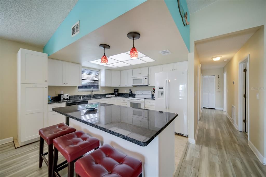 For Sale: $1,595,000 (3 beds, 2 baths, 1424 Square Feet)