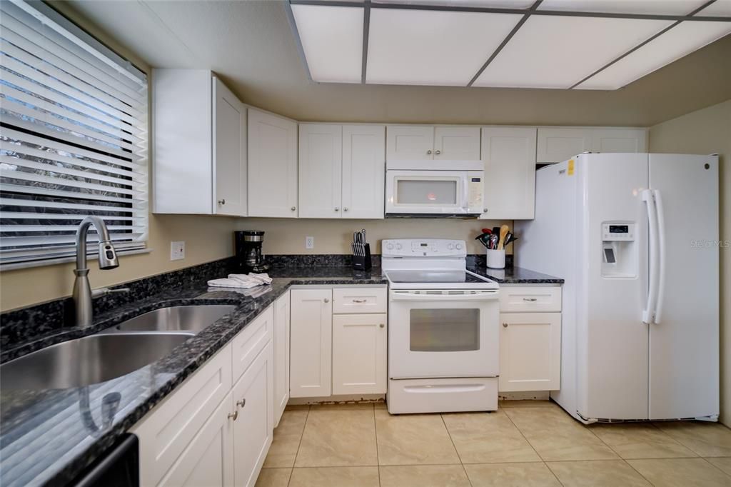 For Sale: $1,595,000 (3 beds, 2 baths, 1424 Square Feet)
