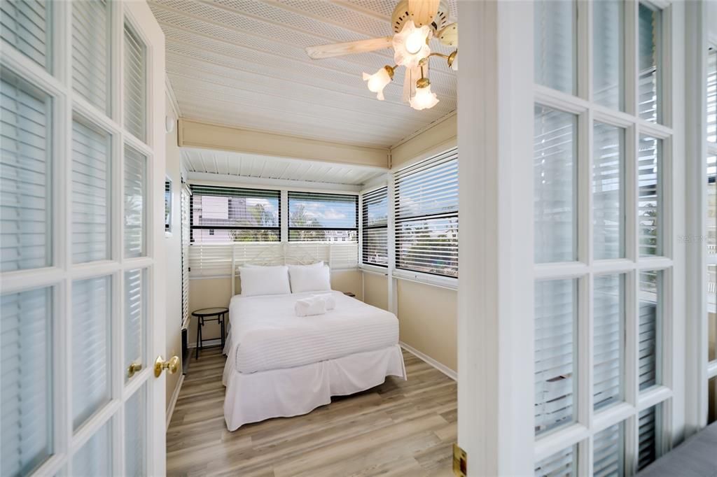For Sale: $1,595,000 (3 beds, 2 baths, 1424 Square Feet)