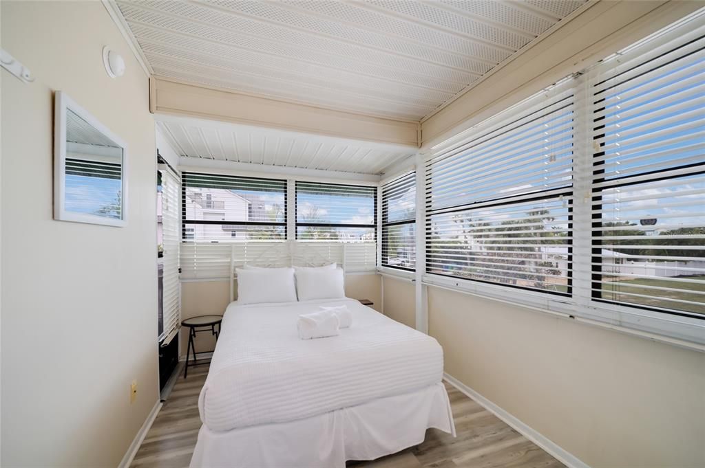 For Sale: $1,595,000 (3 beds, 2 baths, 1424 Square Feet)