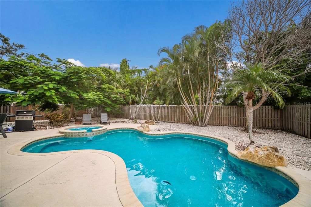 For Sale: $1,595,000 (3 beds, 2 baths, 1424 Square Feet)