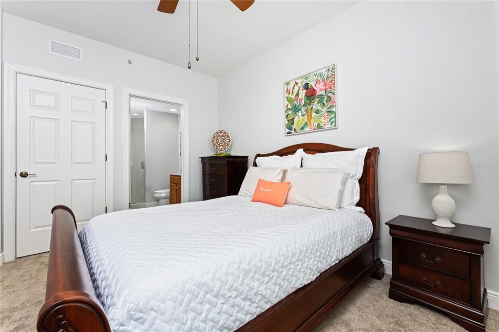 En Venta: $775,000 (3 camas, 3 baños, 2351 Pies cuadrados)