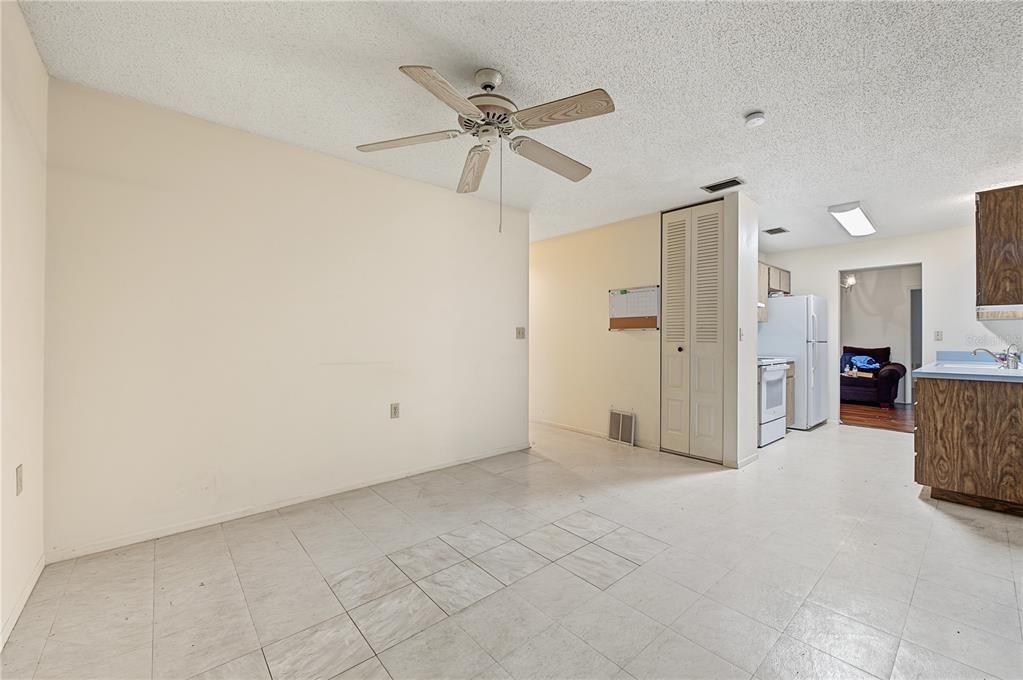 En Venta: $195,000 (3 camas, 2 baños, 1560 Pies cuadrados)