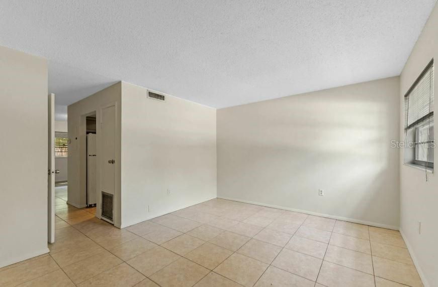 В аренду: $1,400 (2 спален, 1 ванн, 1039 Квадратных фут)