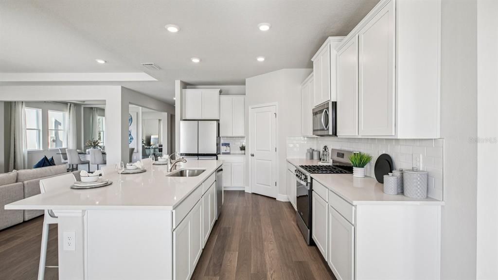 For Sale: $425,000 (4 beds, 3 baths, 2836 Square Feet)