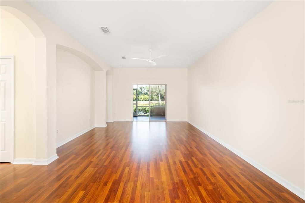 En Venta: $347,655 (3 camas, 2 baños, 1617 Pies cuadrados)