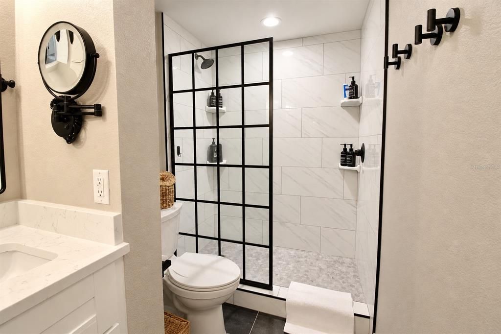 For Sale: $179,900 (1 beds, 1 baths, 823 Square Feet)