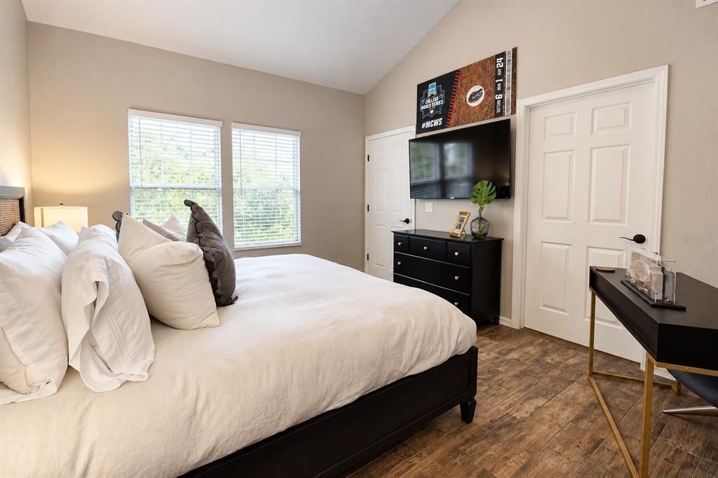 For Sale: $179,900 (1 beds, 1 baths, 823 Square Feet)