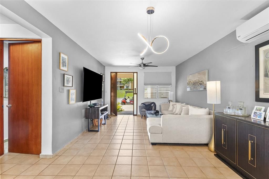 En Venta: $435,000 (3 camas, 2 baños, 1552 Pies cuadrados)