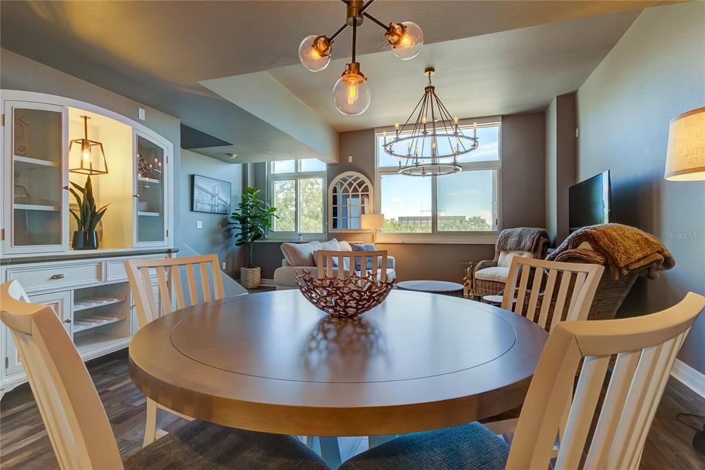 En Venta: $599,900 (2 camas, 2 baños, 1472 Pies cuadrados)